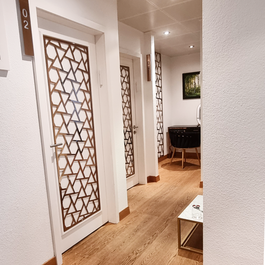 Innenausbau Renovation – Flur mit Boden und Türen